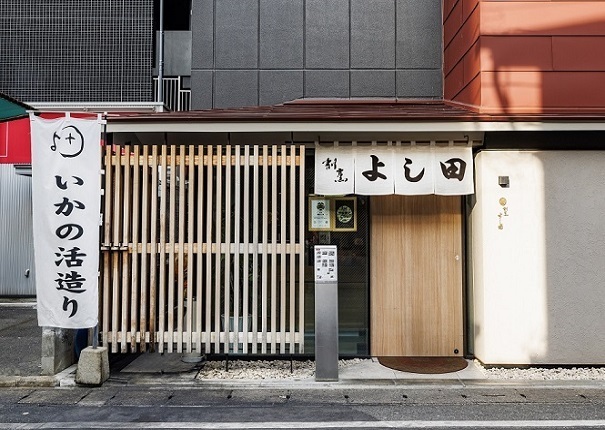福岡の有名料理店【割烹よし田】水炊き会席料理付き　～博多旧市街プラン～